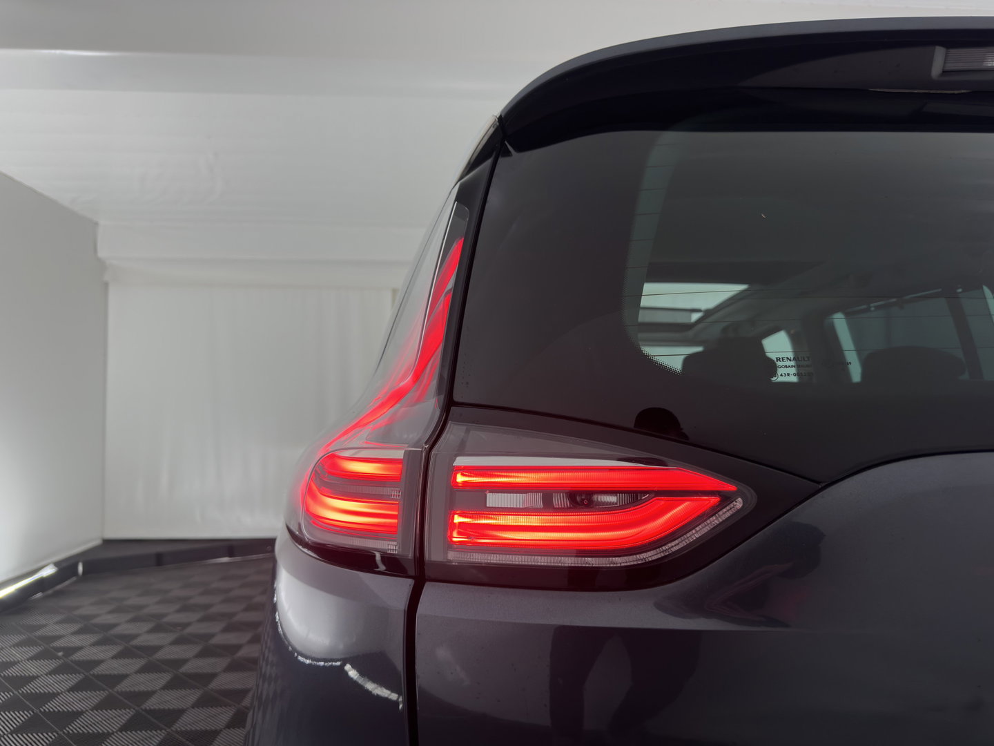 Renault Espace 2.0 Blue dCi Intens 7pers. *AUT | PANO | HEAD-UP | LEATHER | CRUISE | FULL-LED | CAMERA | KEYLESS | HEATED-COMFORTSEATS | PRIVACY-GLASS | ECC | PDC | AMBIENT-LIGHT | 19''ALU*