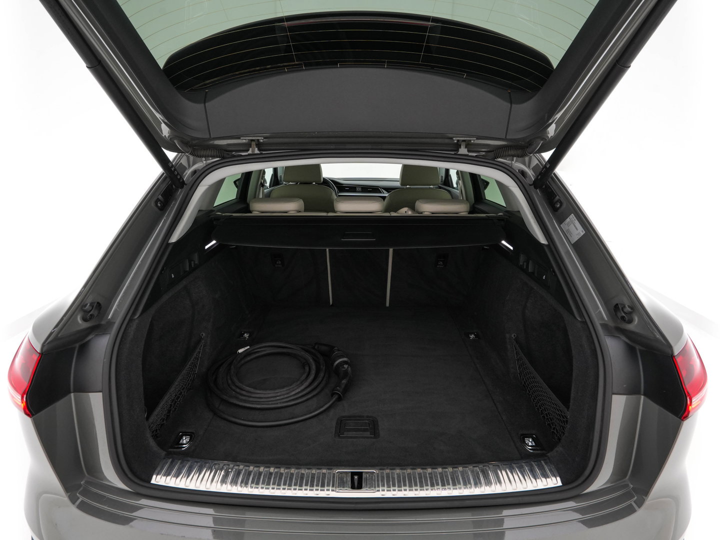 Audi Q8 e-tron 50 quattro Advanced Edition 95 kWh [3-Fase-22kW] {SoH-99%} (INCL-BTW)  Aut. *LEATHER | FULL-LED | MEMORY-PACK | ADAPTIVE-CRUISE | CAMERA | PRIVACY-GLASS | DIGI-COCKPIT | SHIFTPADDLES | DAB | AMBIENTLIGHT | TOWBAR | 20''ALU*