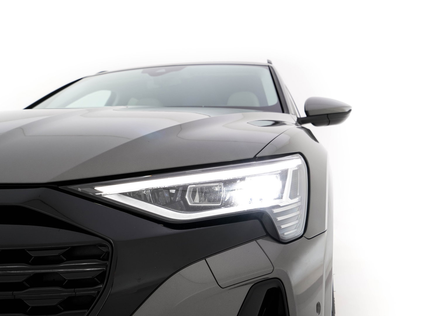 Audi Q8 e-tron 50 quattro Advanced Edition 95 kWh [3-Fase-22kW] {SoH-99%} (INCL-BTW)  Aut. *LEATHER | FULL-LED | MEMORY-PACK | ADAPTIVE-CRUISE | CAMERA | PRIVACY-GLASS | DIGI-COCKPIT | SHIFTPADDLES | DAB | AMBIENTLIGHT | TOWBAR | 20''ALU*