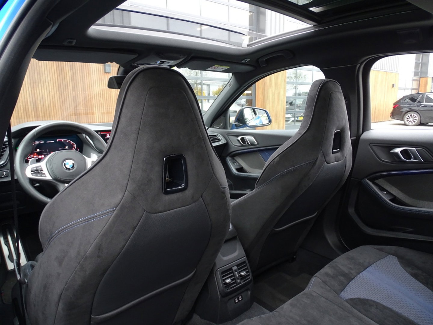 BMW 1-serie M135i 306PK xDrive M Sport / Individual / head-up / Harman Kardon