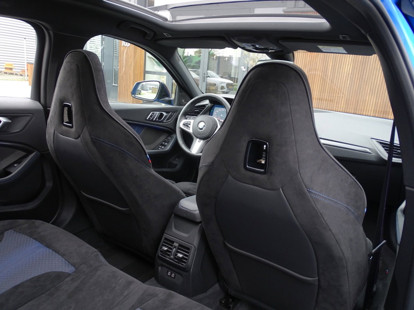 BMW 1-serie M135i 306PK xDrive M Sport / Individual / head-up / Harman Kardon
