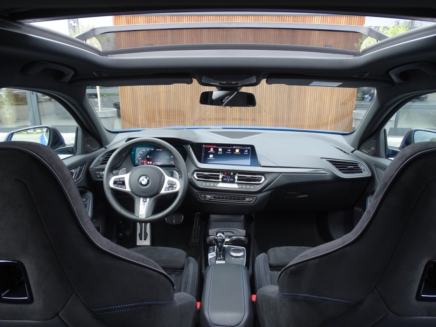 BMW 1-serie M135i 306PK xDrive M Sport / Individual / head-up / Harman Kardon