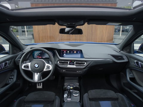 BMW 1-serie M135i 306PK xDrive M Sport / Individual / head-up / Harman Kardon
