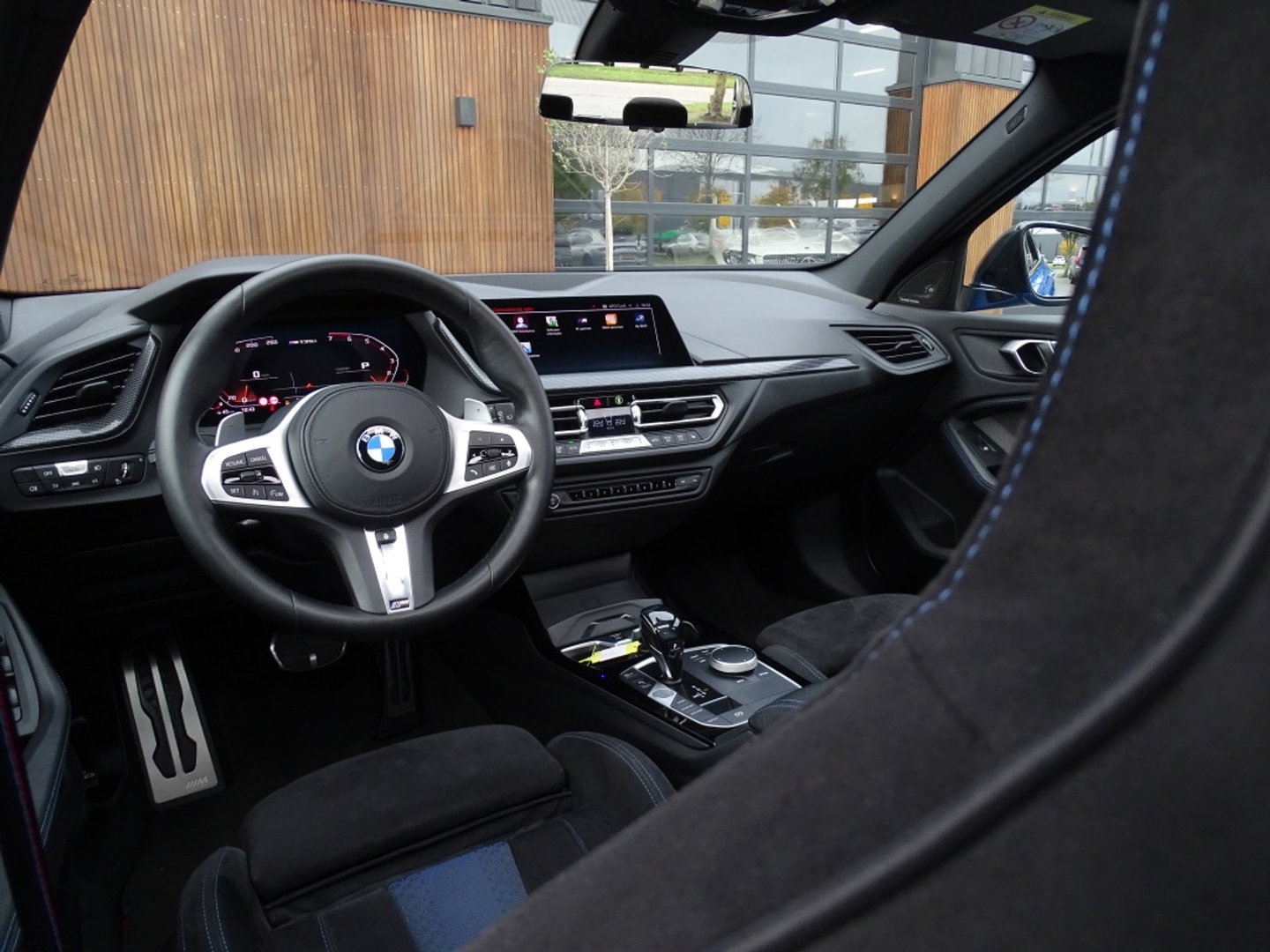 BMW 1-serie M135i 306PK xDrive M Sport / Individual / head-up / Harman Kardon