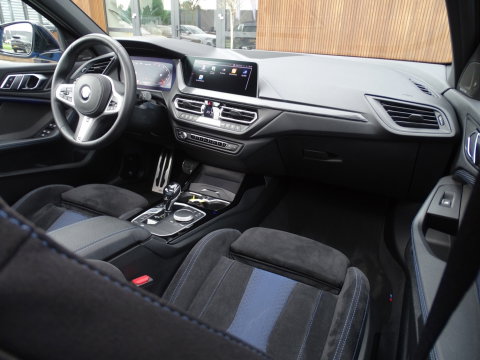 BMW 1-serie M135i 306PK xDrive M Sport / Individual / head-up / Harman Kardon
