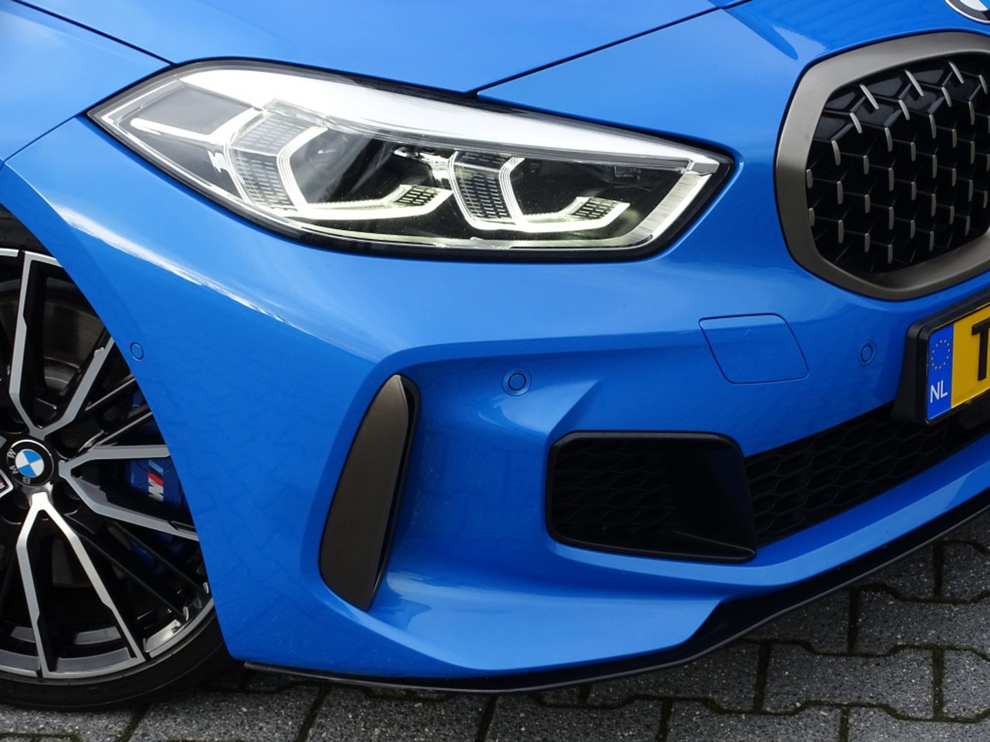 BMW 1-serie M135i 306PK xDrive M Sport / Individual / head-up / Harman Kardon