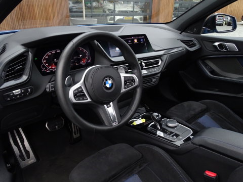 BMW 1-serie M135i 306PK xDrive M Sport / Individual / head-up / Harman Kardon