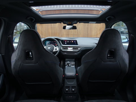 BMW 1-serie M135i 306PK xDrive M Sport / Individual / head-up / Harman Kardon