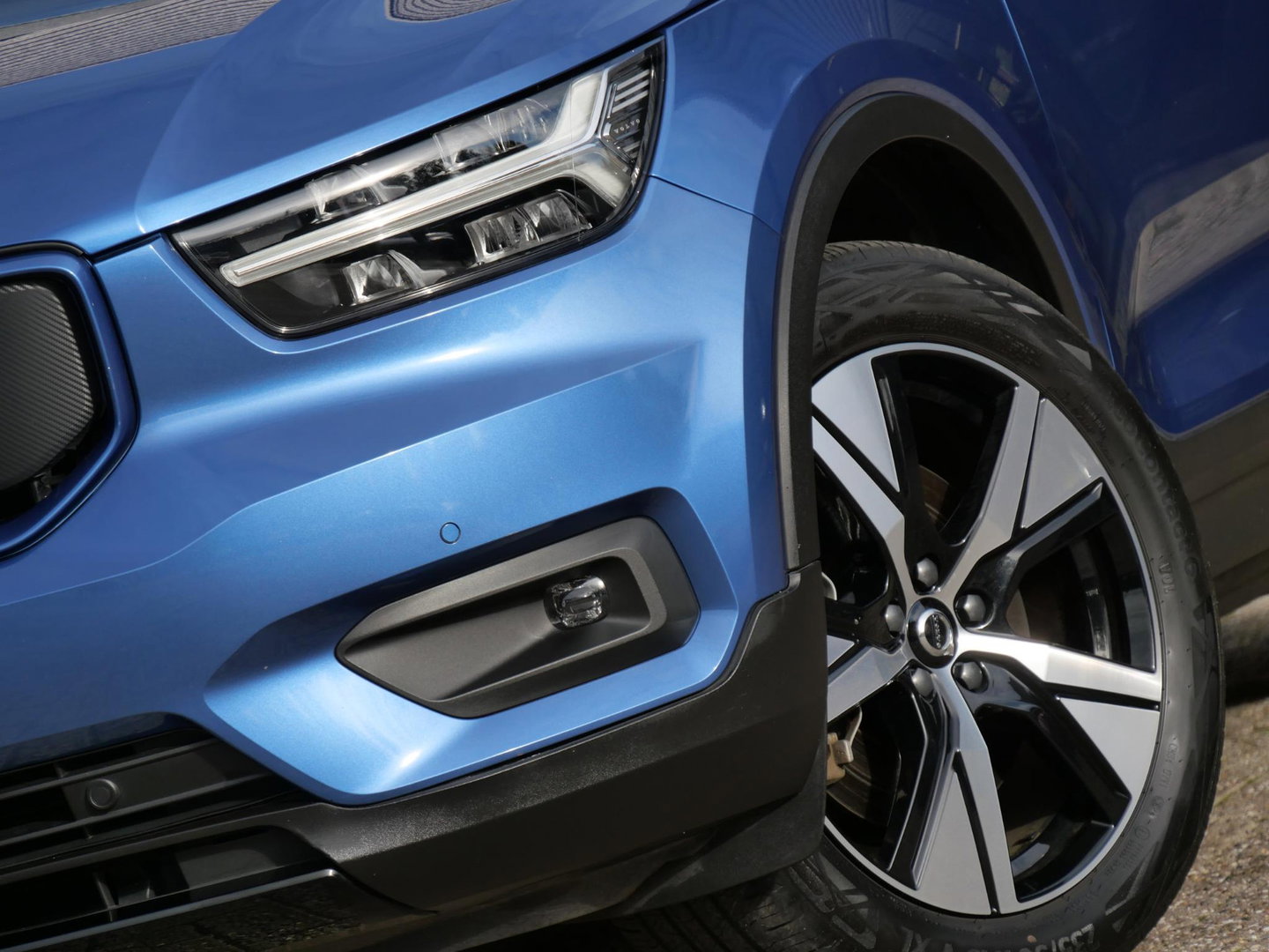Volvo XC40 RECHARGE P8 AWD R-DESIGN/ TREKHAAK/ ADAPTIVE CRUISE/ SOH 92%/ NL-AUTO 1STE EIGENAAR MET 56.352KM!!