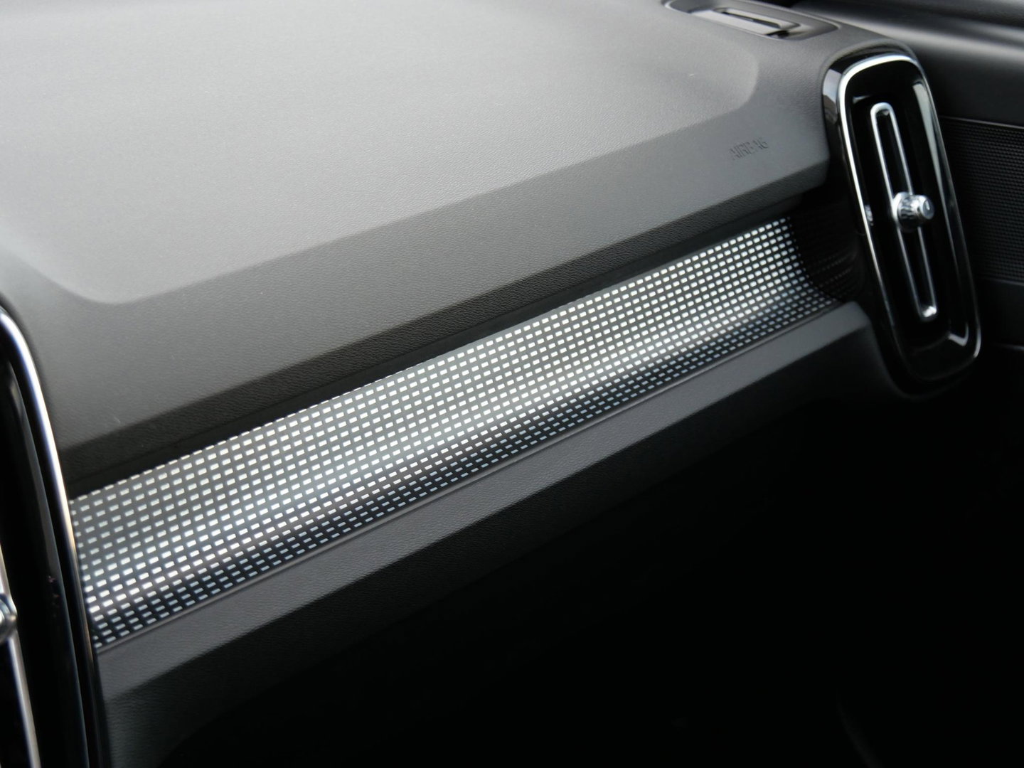 Volvo XC40 RECHARGE P8 AWD R-DESIGN/ TREKHAAK/ ADAPTIVE CRUISE/ SOH 92%/ NL-AUTO 1STE EIGENAAR MET 56.352KM!!