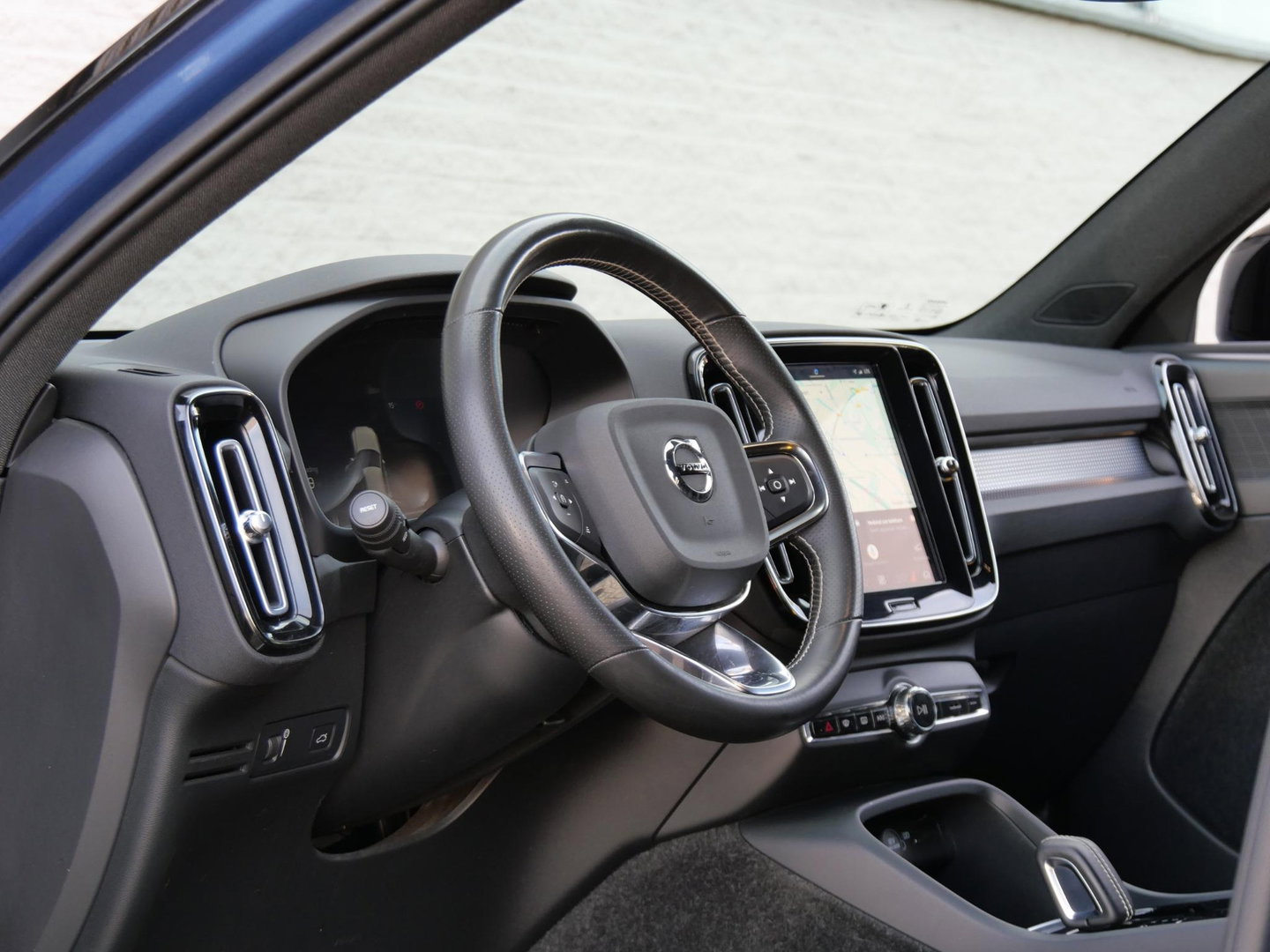 Volvo XC40 RECHARGE P8 AWD R-DESIGN/ TREKHAAK/ ADAPTIVE CRUISE/ SOH 92%/ NL-AUTO 1STE EIGENAAR MET 56.352KM!!