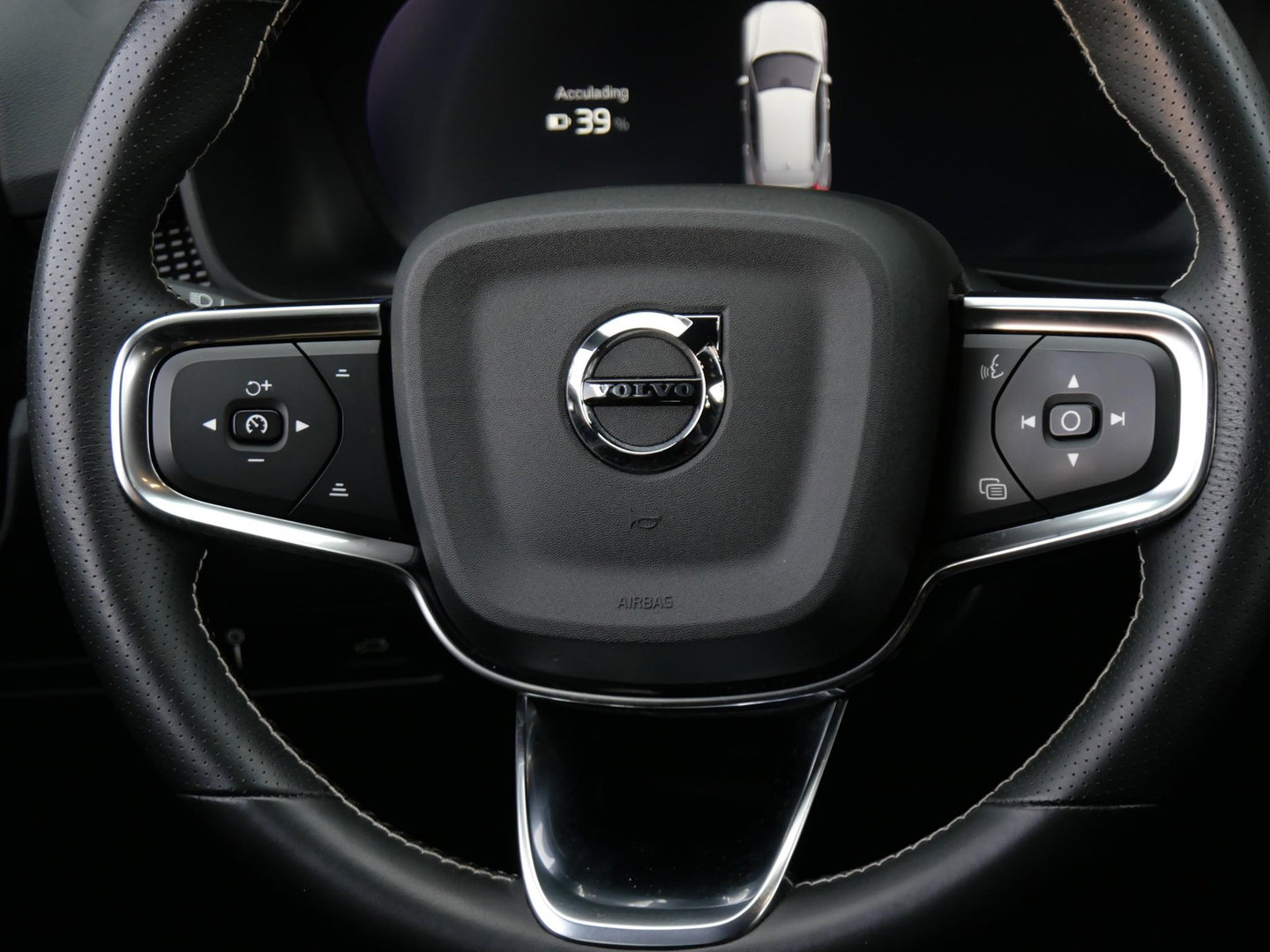 Volvo XC40 RECHARGE P8 AWD R-DESIGN/ TREKHAAK/ ADAPTIVE CRUISE/ SOH 92%/ NL-AUTO 1STE EIGENAAR MET 56.352KM!!