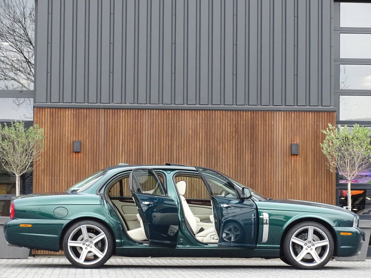 Jaguar XJR 4.2 V8 Supercharged 396PK / VIP / TV