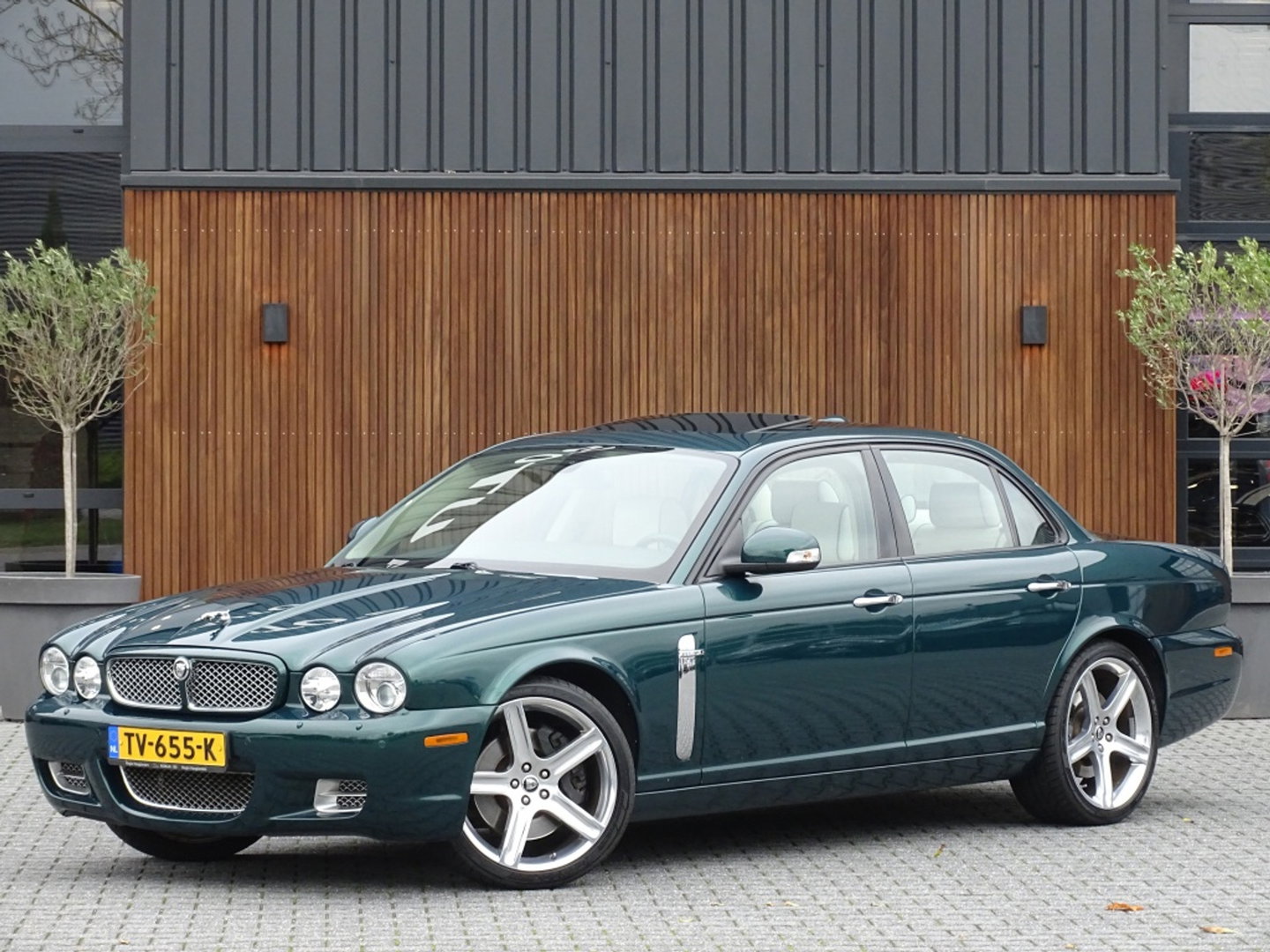 Jaguar XJR 4.2 V8 Supercharged 396PK / VIP / TV