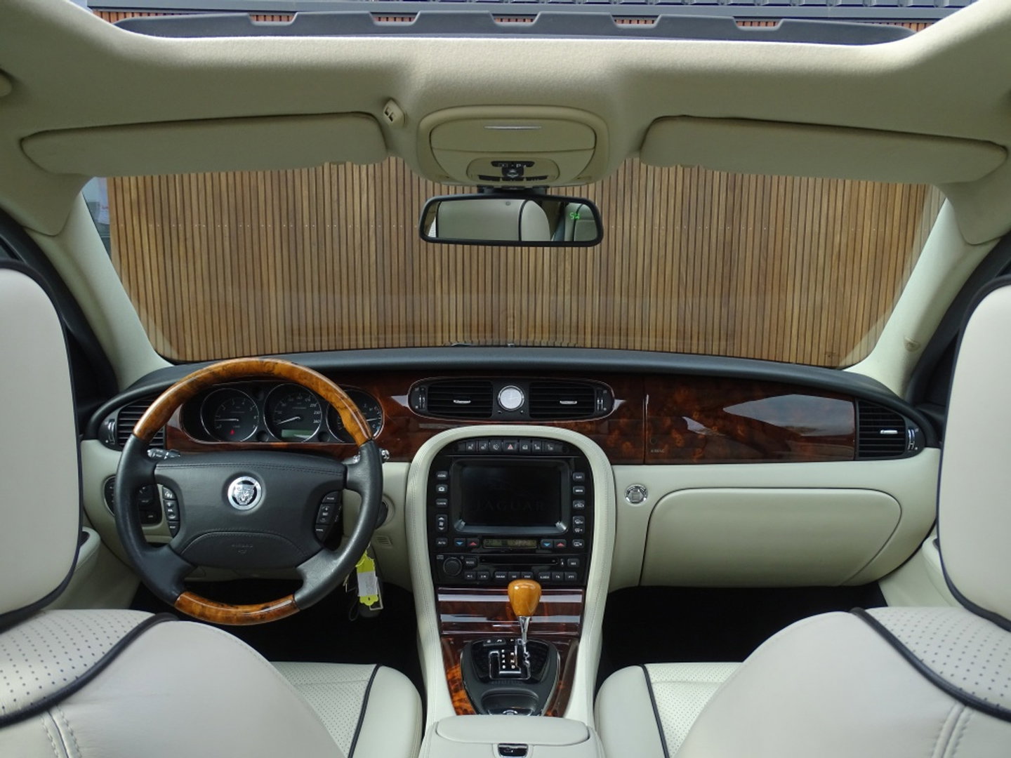 Jaguar XJR 4.2 V8 Supercharged 396PK / VIP / TV