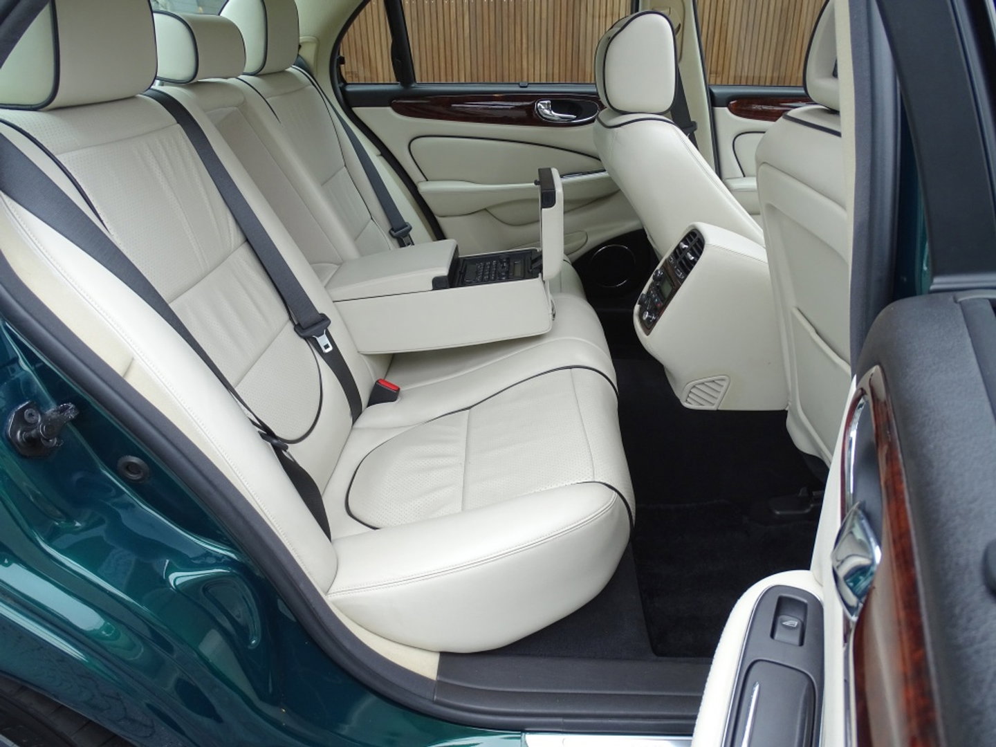 Jaguar XJR 4.2 V8 Supercharged 396PK / VIP / TV