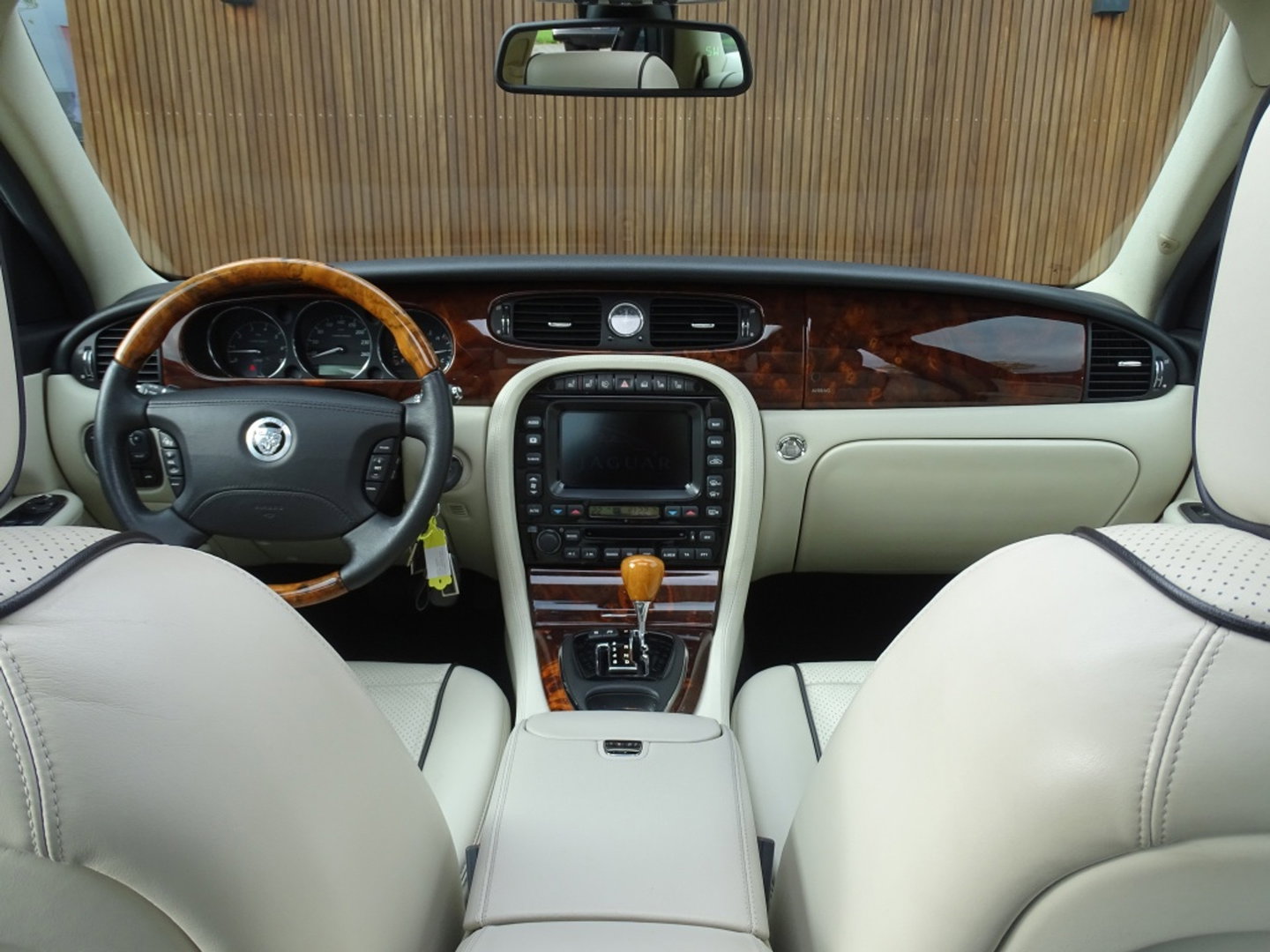 Jaguar XJR 4.2 V8 Supercharged 396PK / VIP / TV