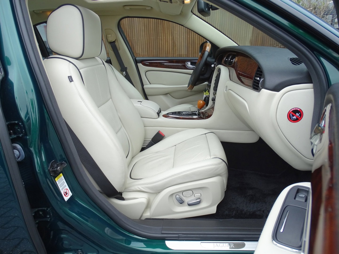 Jaguar XJR 4.2 V8 Supercharged 396PK / VIP / TV