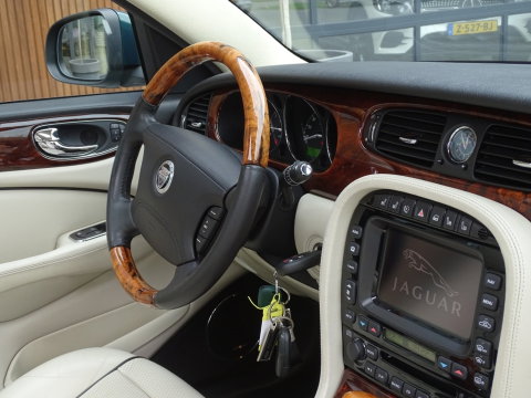 Jaguar XJR 4.2 V8 Supercharged 396PK / VIP / TV
