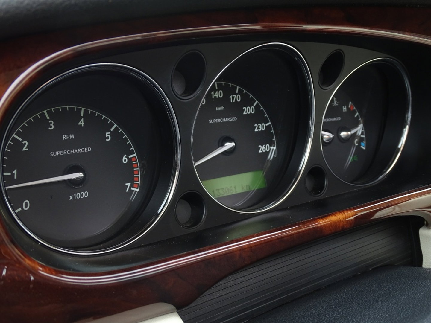 Jaguar XJR 4.2 V8 Supercharged 396PK / VIP / TV