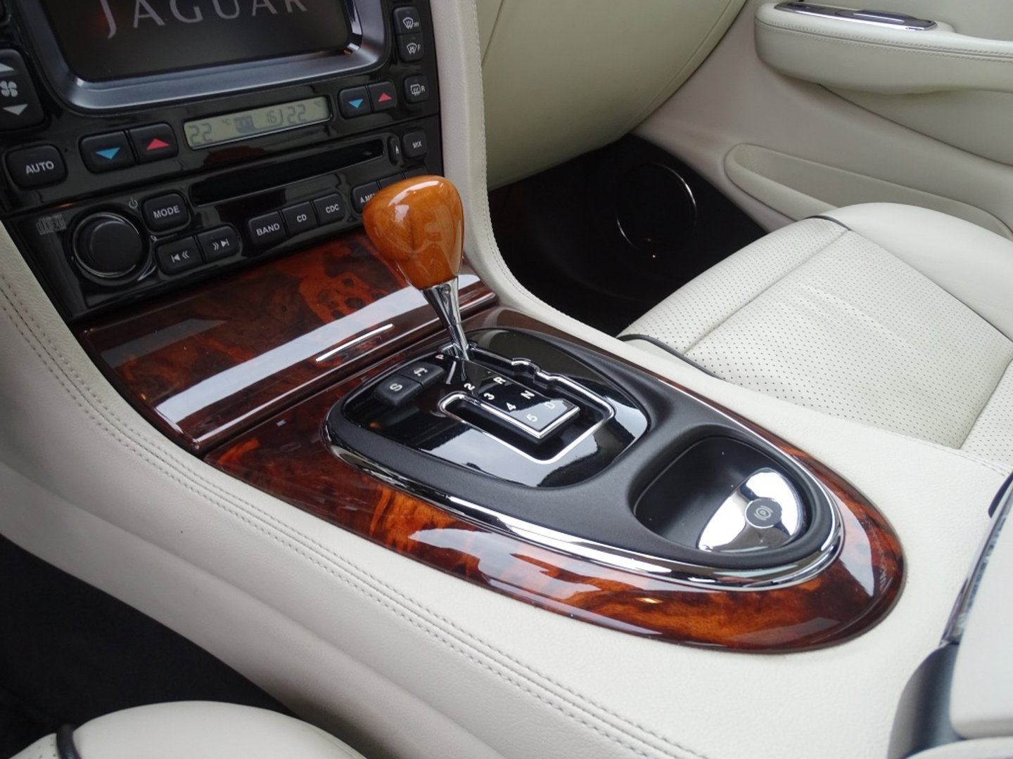 Jaguar XJR 4.2 V8 Supercharged 396PK / VIP / TV