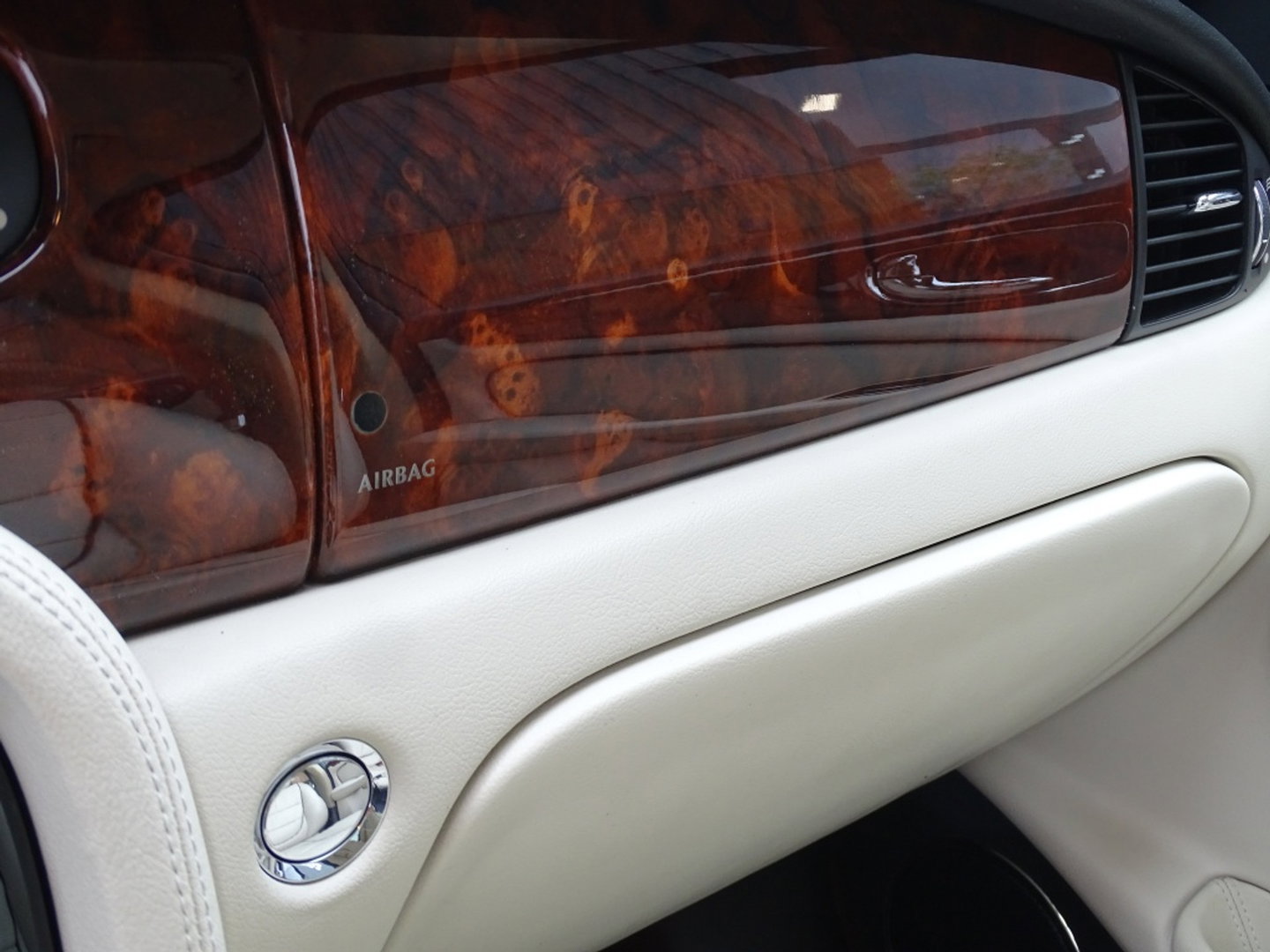 Jaguar XJR 4.2 V8 Supercharged 396PK / VIP / TV