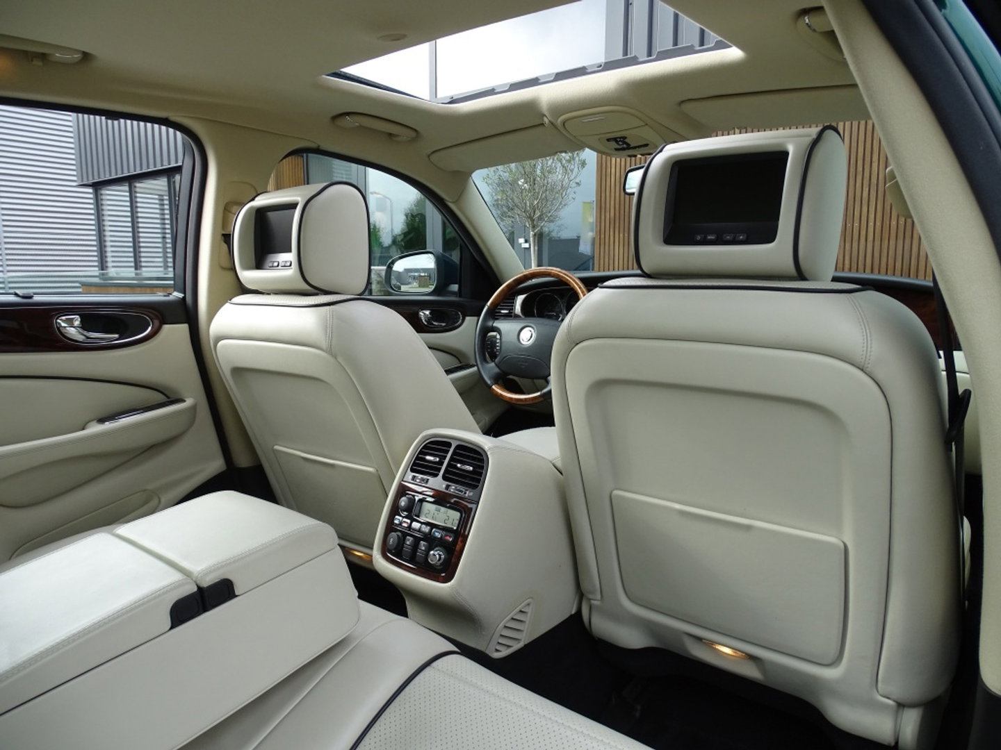 Jaguar XJR 4.2 V8 Supercharged 396PK / VIP / TV