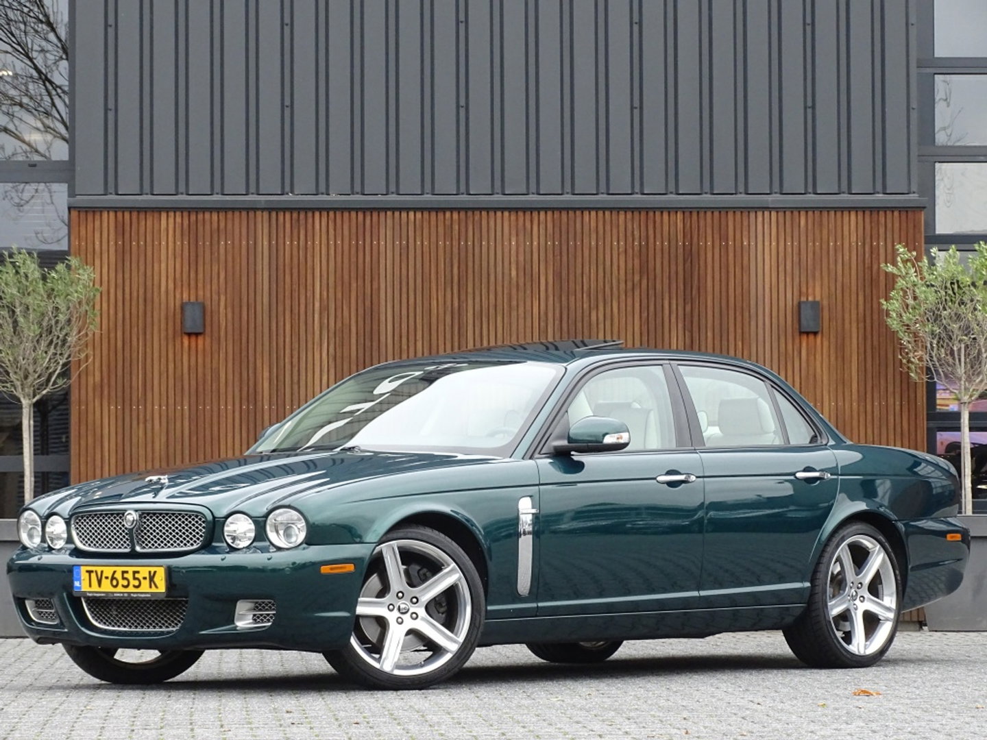 Jaguar XJR 4.2 V8 Supercharged 396PK / VIP / TV