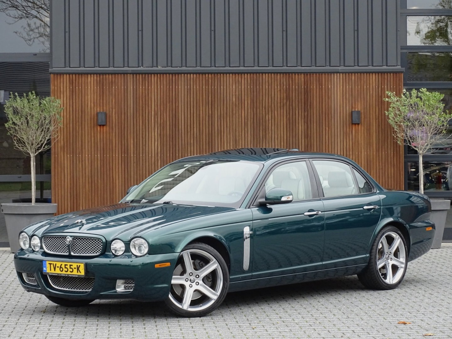 Jaguar XJR 4.2 V8 Supercharged 396PK / VIP / TV