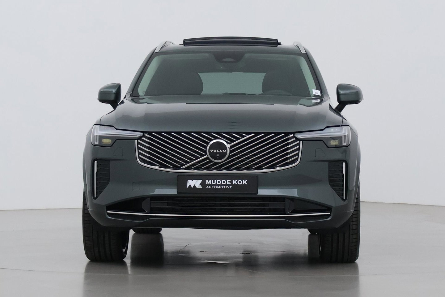Volvo XC90 T8 Ultra Bright | Luchtvering | Bowers&Wilkins | 22 Inch | Panoramadak | Trekhaak | 360° Camera | Head-Up