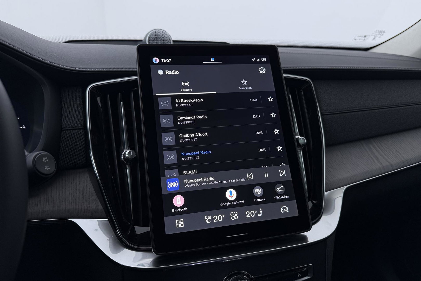 Volvo XC90 T8 Ultra Bright | Luchtvering | Bowers&Wilkins | 22 Inch | Panoramadak | Trekhaak | 360° Camera | Head-Up