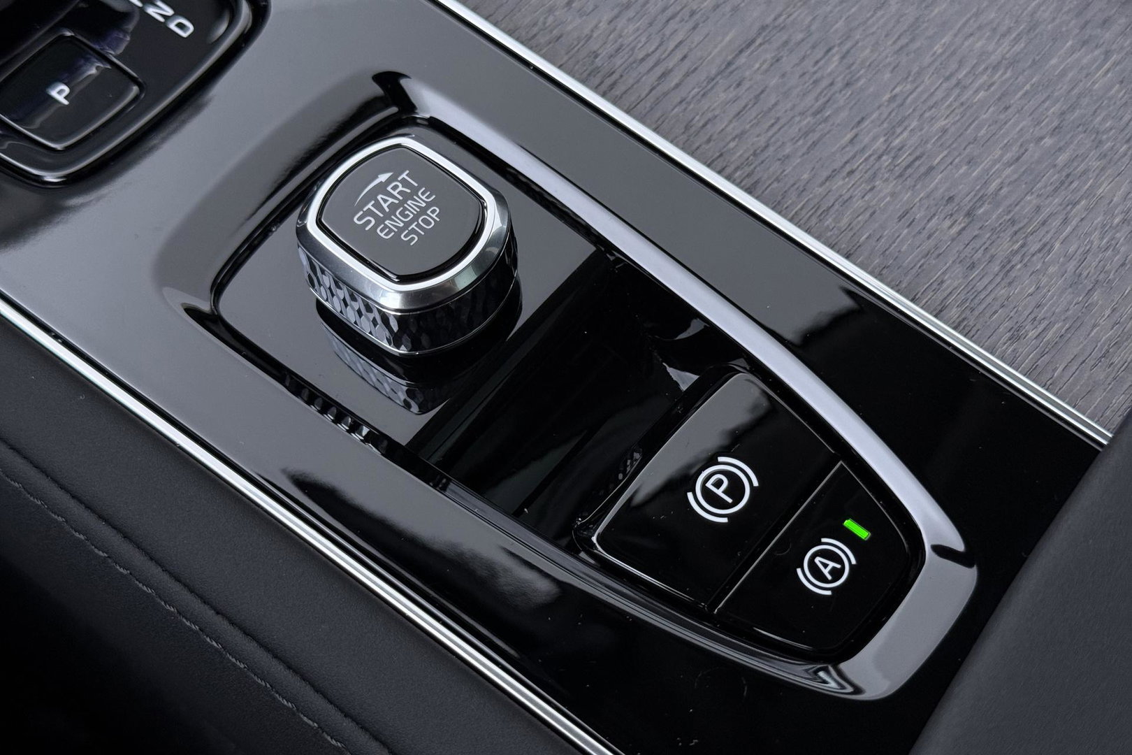 Volvo XC90 T8 Ultra Bright | Luchtvering | Bowers&Wilkins | 22 Inch | Panoramadak | Trekhaak | 360° Camera | Head-Up