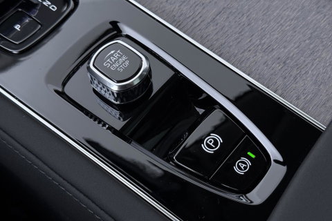 Volvo XC90 T8 Ultra Bright | Luchtvering | Bowers&Wilkins | 22 Inch | Panoramadak | Trekhaak | 360° Camera | Head-Up