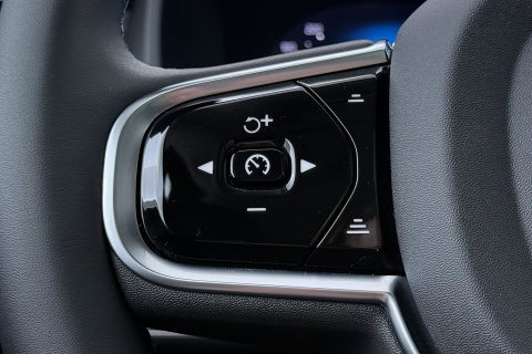 Volvo XC90 T8 Ultra Bright | Luchtvering | Bowers&Wilkins | 22 Inch | Panoramadak | Trekhaak | 360° Camera | Head-Up