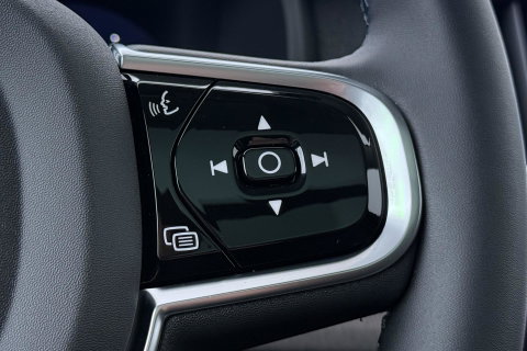 Volvo XC90 T8 Ultra Bright | Luchtvering | Bowers&Wilkins | 22 Inch | Panoramadak | Trekhaak | 360° Camera | Head-Up