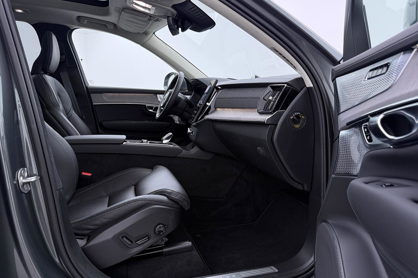 Volvo XC90 T8 Ultra Bright | Luchtvering | Bowers&Wilkins | 22 Inch | Panoramadak | Trekhaak | 360° Camera | Head-Up