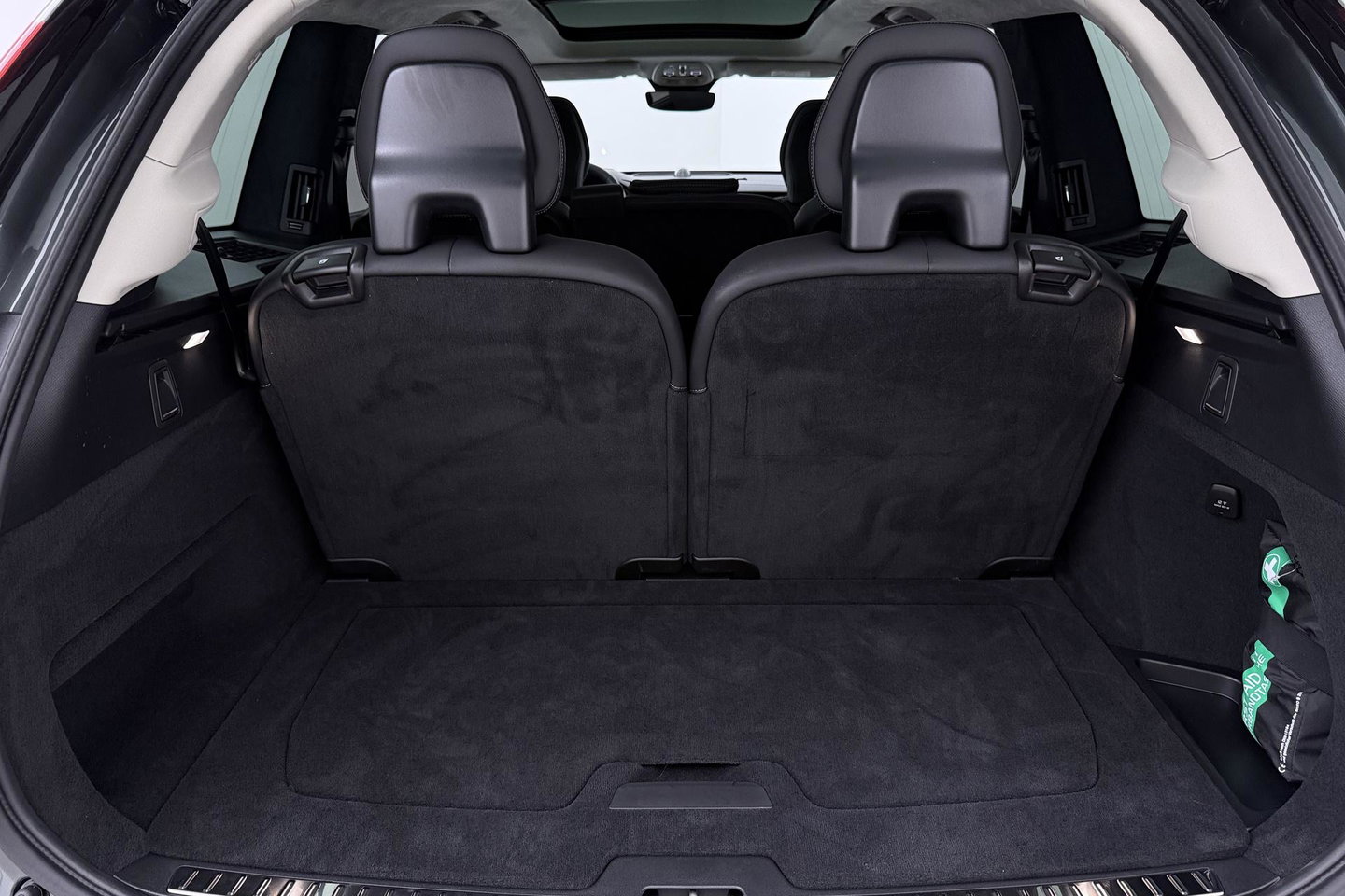 Volvo XC90 T8 Ultra Bright | Luchtvering | Bowers&Wilkins | 22 Inch | Panoramadak | Trekhaak | 360° Camera | Head-Up