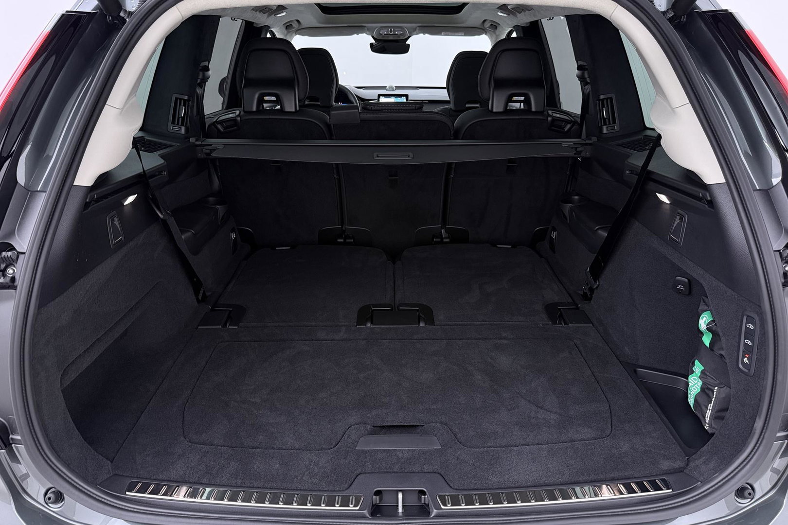 Volvo XC90 T8 Ultra Bright | Luchtvering | Bowers&Wilkins | 22 Inch | Panoramadak | Trekhaak | 360° Camera | Head-Up