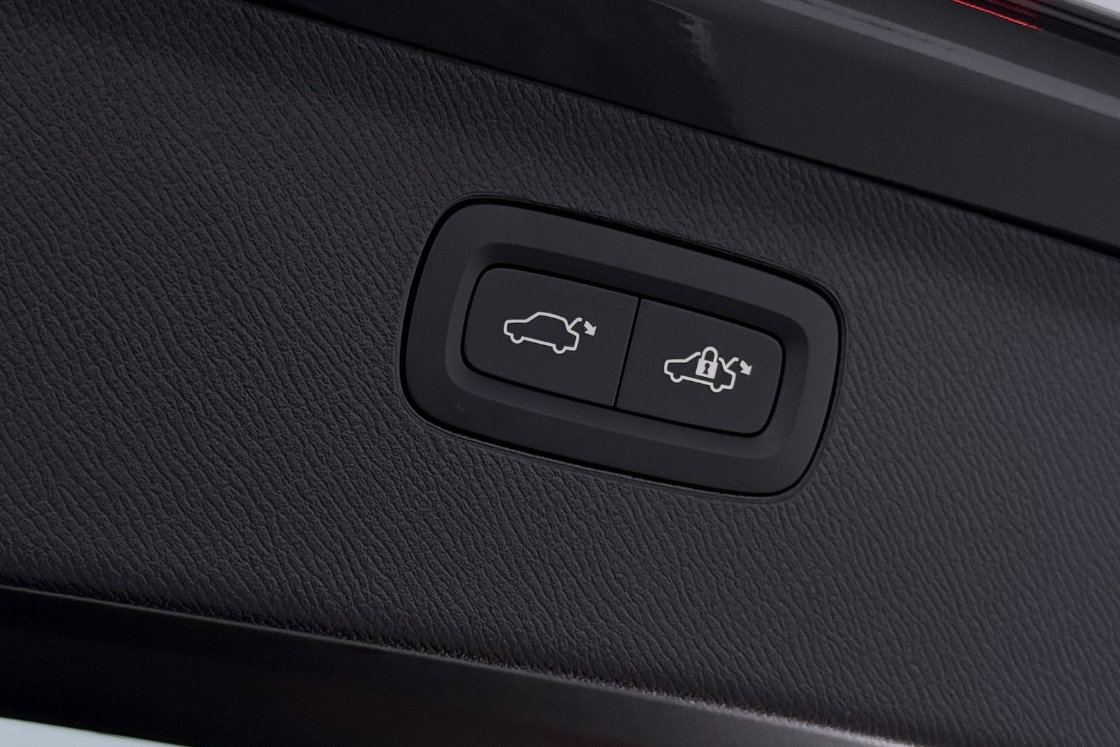 Volvo XC90 T8 Ultra Bright | Luchtvering | Bowers&Wilkins | 22 Inch | Panoramadak | Trekhaak | 360° Camera | Head-Up