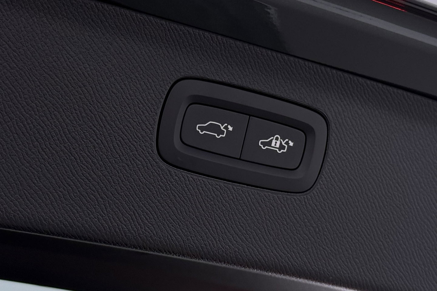 Volvo XC90 T8 Ultra Bright | Luchtvering | Bowers&Wilkins | 22 Inch | Panoramadak | Trekhaak | 360° Camera | Head-Up