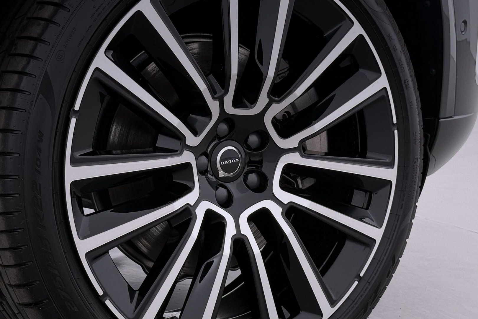 Volvo XC90 T8 Ultra Bright | Luchtvering | Bowers&Wilkins | 22 Inch | Panoramadak | Trekhaak | 360° Camera | Head-Up