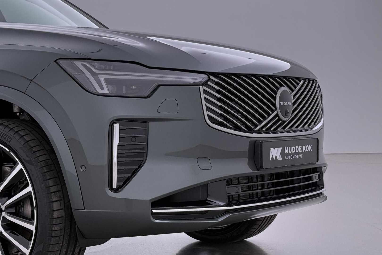 Volvo XC90 T8 Ultra Bright | Luchtvering | Bowers&Wilkins | 22 Inch | Panoramadak | Trekhaak | 360° Camera | Head-Up
