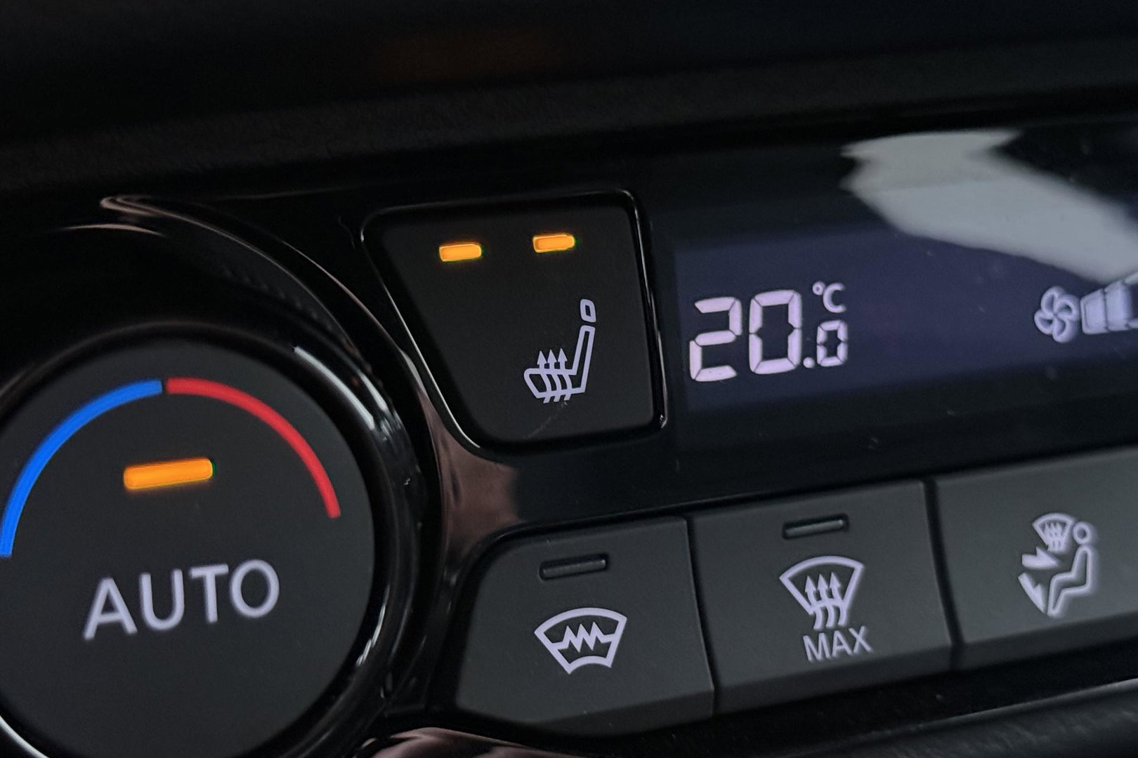 Nissan Juke 1.0 DIG-T N-Connecta | Stoel+Stuurverwarming | Cruise Control | Carplay | Camera | Keyless