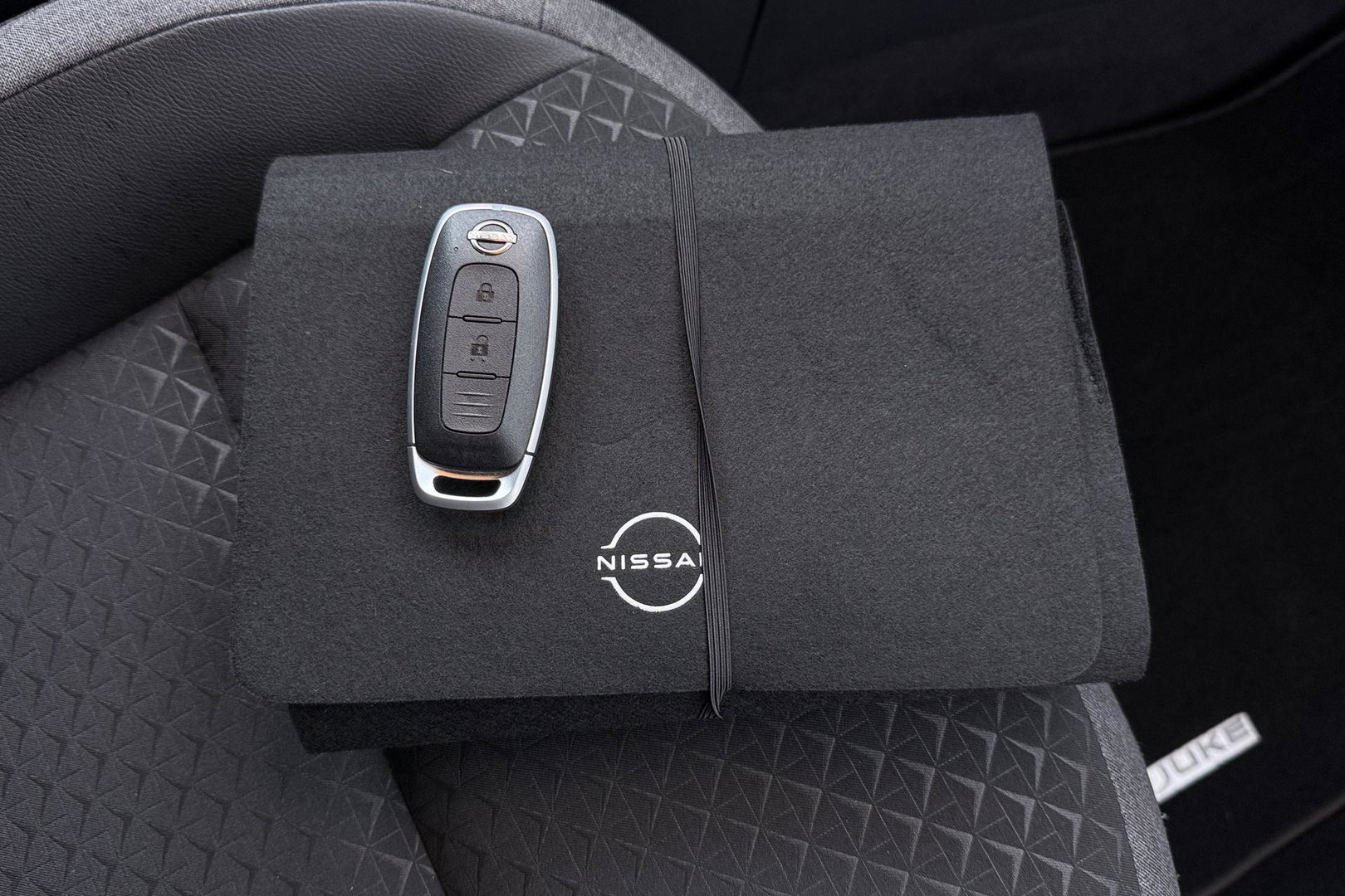 Nissan Juke 1.0 DIG-T N-Connecta | Stoel+Stuurverwarming | Cruise Control | Carplay | Camera | Keyless