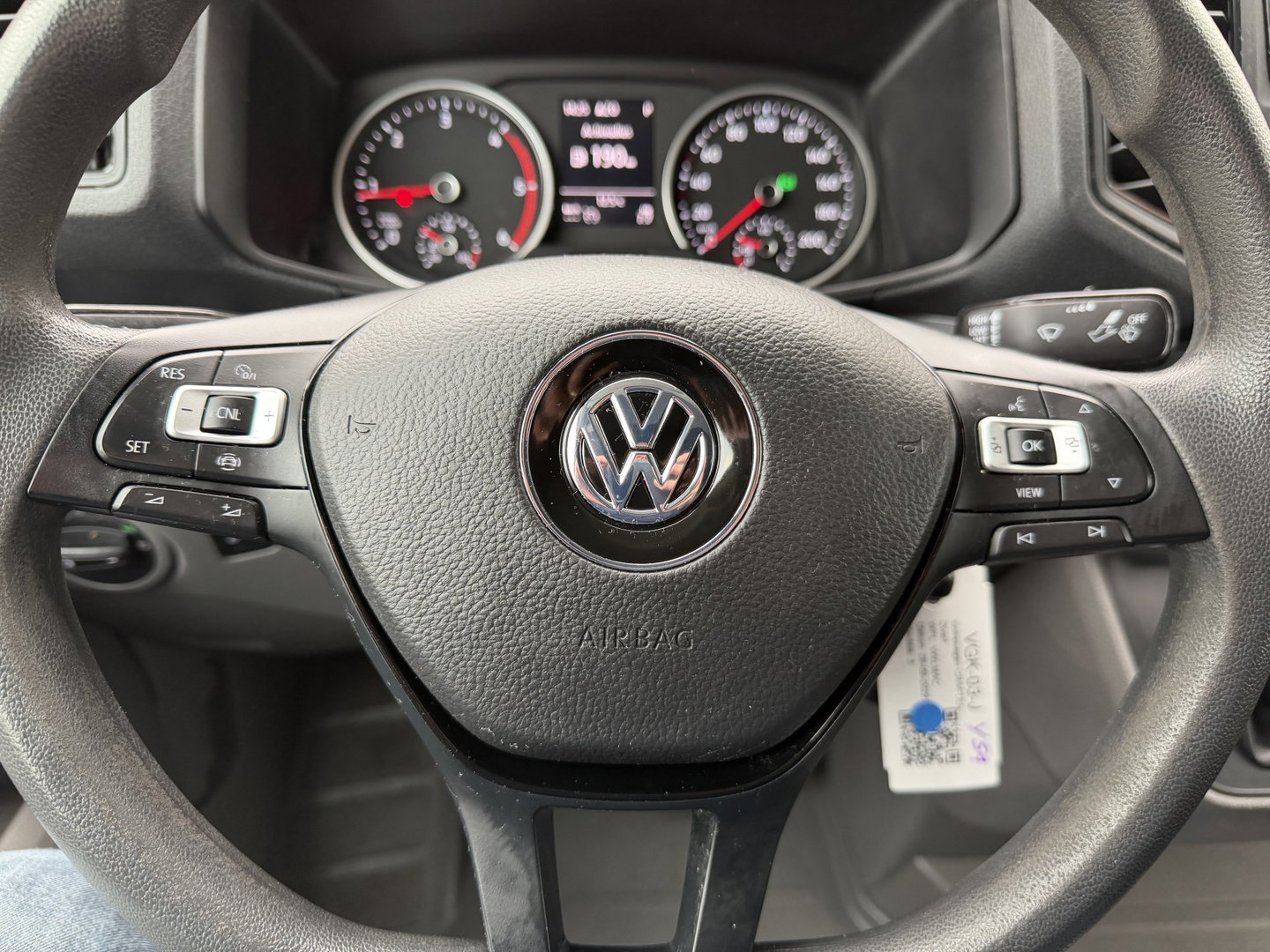 Volkswagen Crafter 35 2.0 TDI 140pk automaat L3H3 ( L2H2 ) Comfortline / euro 6 / bpm vrij / lease vanaf € 391 / vaste prijs rijklaar € 23.950 ex btw / dubbele schuifdeur / airco / cruise / camera !