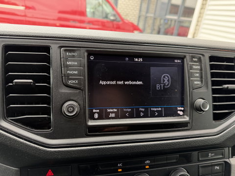 Volkswagen Crafter 35 2.0 TDI 140pk automaat L3H3 ( L2H2 ) Comfortline / euro 6 / bpm vrij / lease vanaf € 391 / vaste prijs rijklaar € 23.950 ex btw / dubbele schuifdeur / airco / cruise / camera !