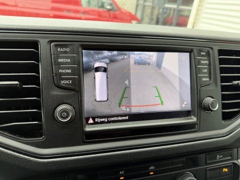 Volkswagen Crafter 35 2.0 TDI 140pk automaat L3H3 ( L2H2 ) Comfortline / euro 6 / bpm vrij / lease vanaf € 391 / vaste prijs rijklaar € 23.950 ex btw / dubbele schuifdeur / airco / cruise / camera !