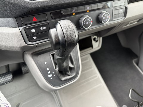 Volkswagen Crafter 35 2.0 TDI 140pk automaat L3H3 ( L2H2 ) Comfortline / euro 6 / bpm vrij / lease vanaf € 391 / vaste prijs rijklaar € 23.950 ex btw / dubbele schuifdeur / airco / cruise / camera !