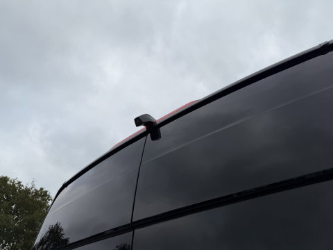 Volkswagen Crafter 35 2.0 TDI 140pk automaat L3H3 ( L2H2 ) Comfortline / euro 6 / bpm vrij / lease vanaf € 391 / vaste prijs rijklaar € 23.950 ex btw / dubbele schuifdeur / airco / cruise / camera !