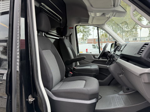 Volkswagen Crafter 35 2.0 TDI 140pk automaat L3H3 ( L2H2 ) Comfortline / euro 6 / bpm vrij / lease vanaf € 391 / vaste prijs rijklaar € 23.950 ex btw / dubbele schuifdeur / airco / cruise / camera !